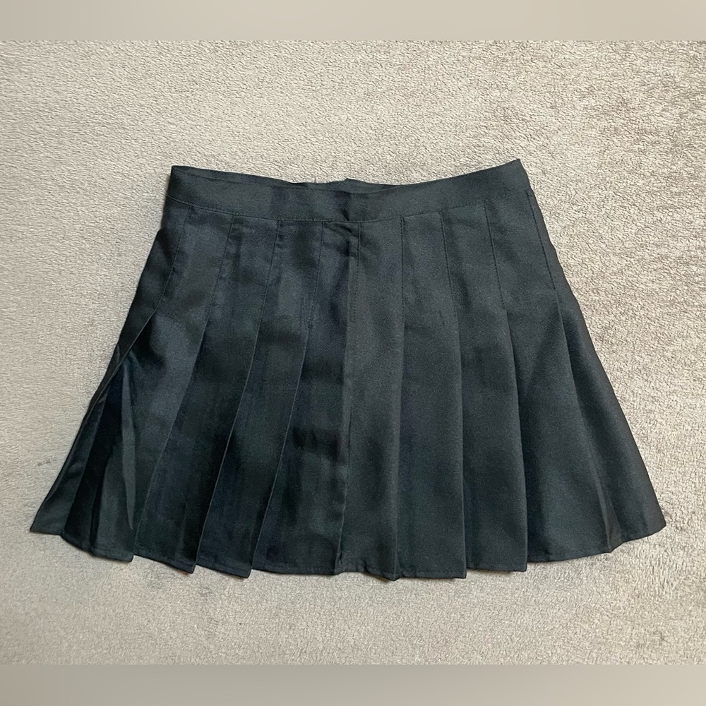 Black Plain Pleated Skirt With Mini Skirt Lining Shorts